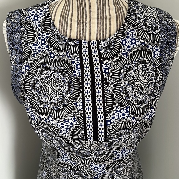 Maggy L Patterned Dress Size 8 - Picture 2 of 5